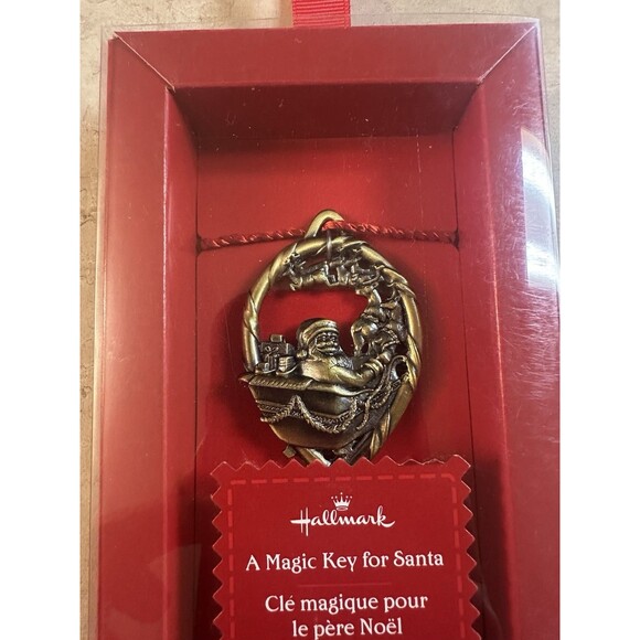 NEW Hallmark A Magic Key For Santa 2006 Collectible Metal Key - Picture 2 of 4